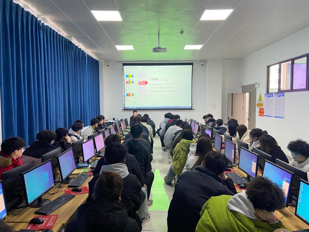 我院开展学生干部团队协作能力与服务意识提升专题培训
