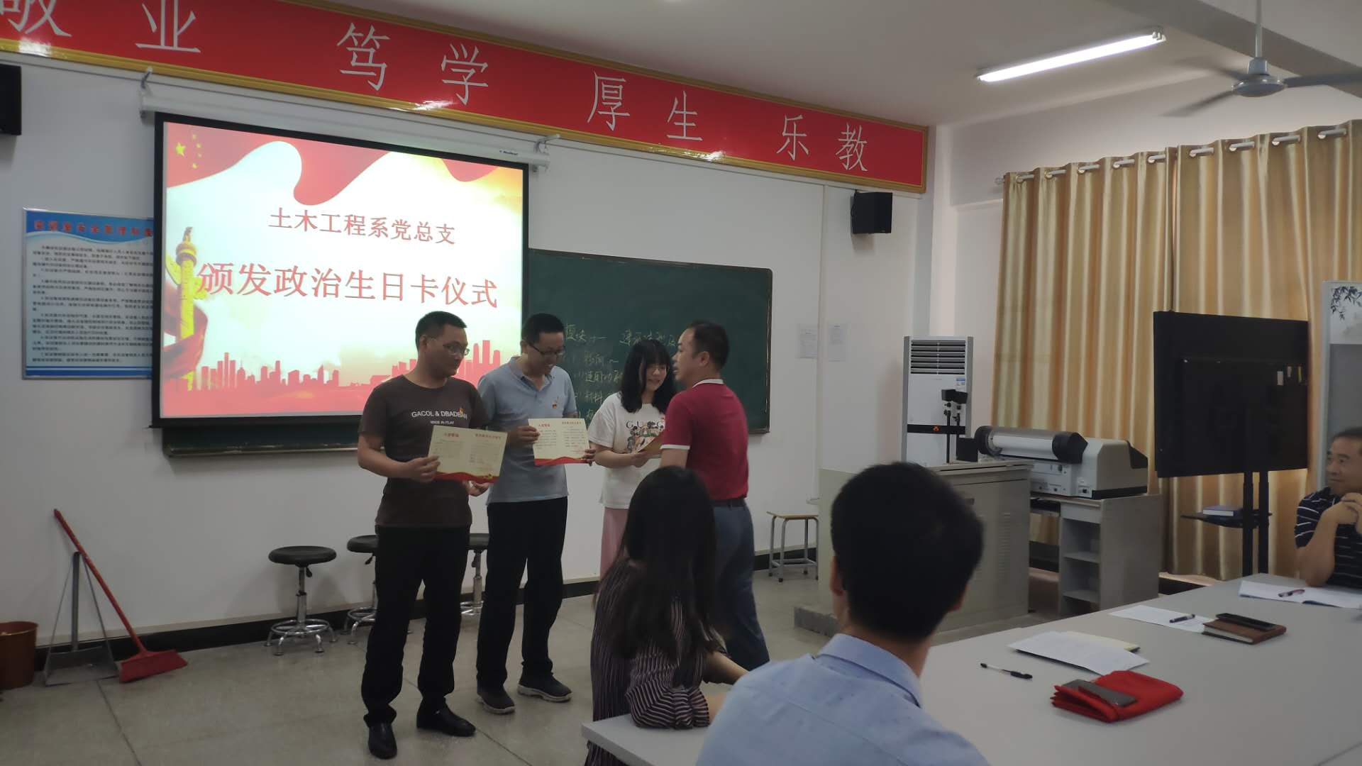 f072a0fe1ce640629aaebe20c7a625de.jpg 微信图片_20190529095113.jpg