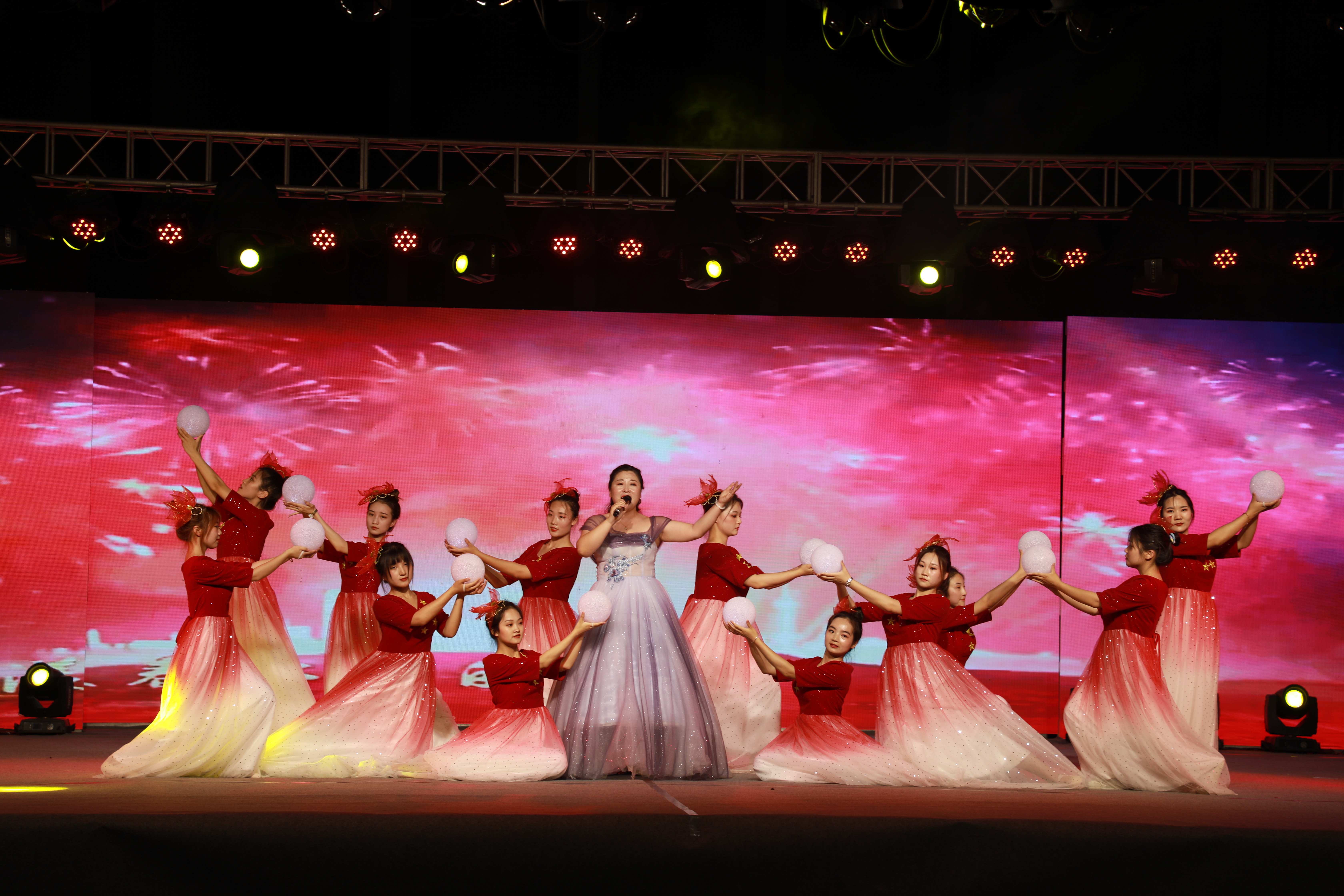 我院成功举办"永远跟党走 奋进新时代 "庆祝建党100周年文艺晚会